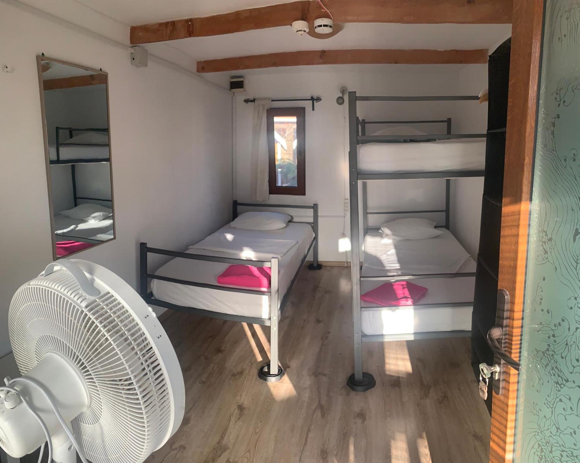 Bazart Vama Veche Hostel Buitenkant foto